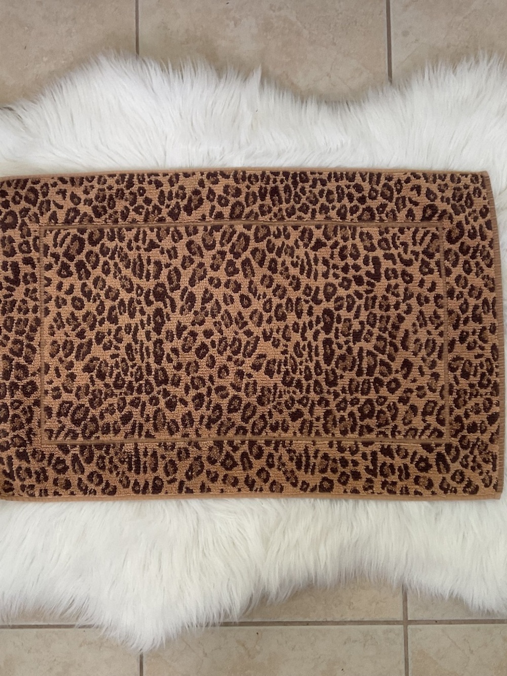 Pottery Barn Brown Leopard Cheetah Print Bath Mat 20” x 31”